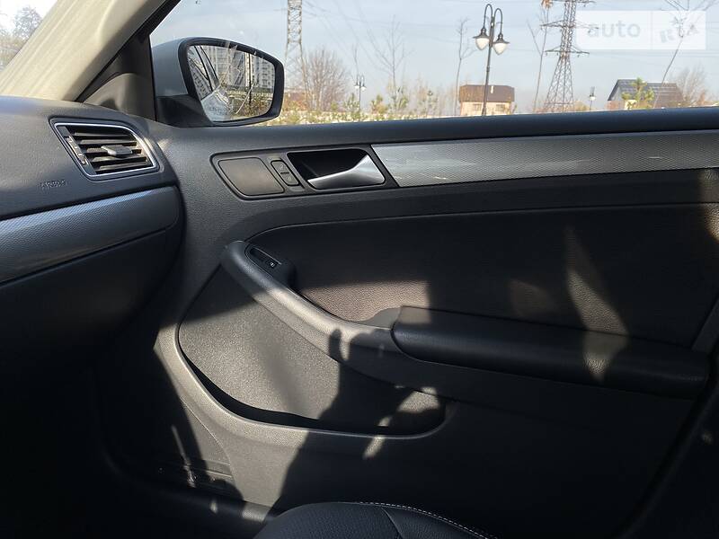 Седан Volkswagen Jetta 2017 в Івано-Франківську