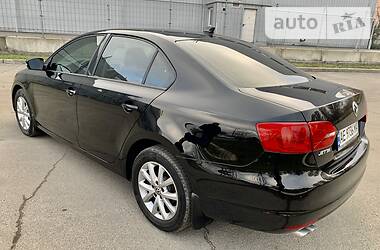 Седан Volkswagen Jetta 2012 в 