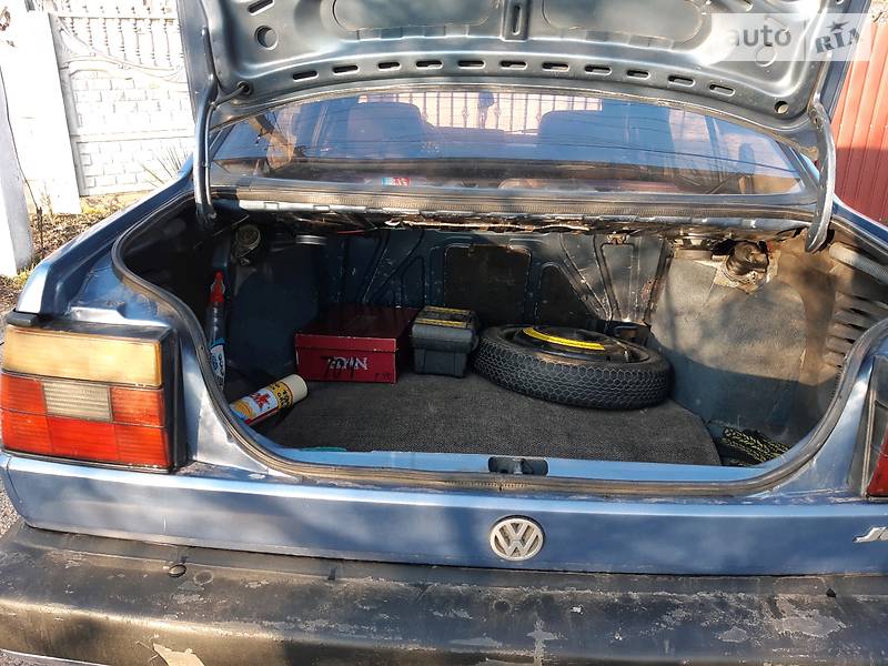 Седан Volkswagen Jetta 1989 в Рівному