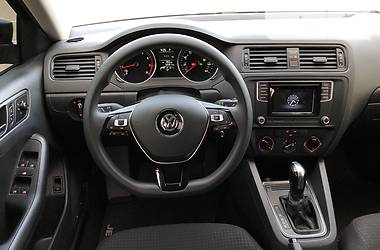 Седан Volkswagen Jetta 2016 в 
