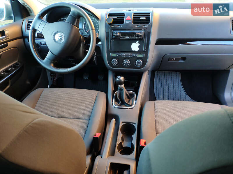 Седан Volkswagen Jetta 2006 в Радивилове