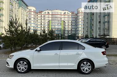 Седан Volkswagen Jetta 2017 в 