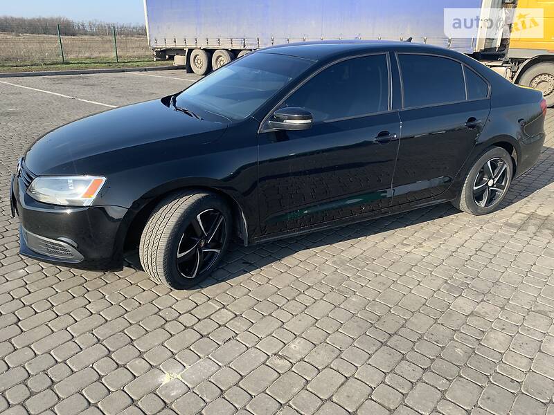 Седан Volkswagen Jetta 2013 в 