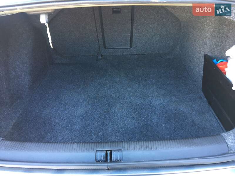 Седан Volkswagen Jetta 2007 в Ужгороде