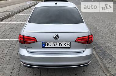 Хетчбек Volkswagen Jetta 2016 в 