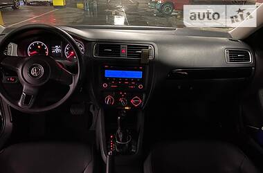 Седан Volkswagen Jetta 2011 в 