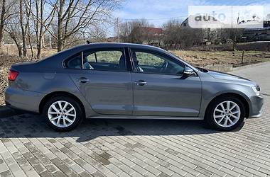 Седан Volkswagen Jetta 2015 в 