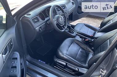 Седан Volkswagen Jetta 2015 в 