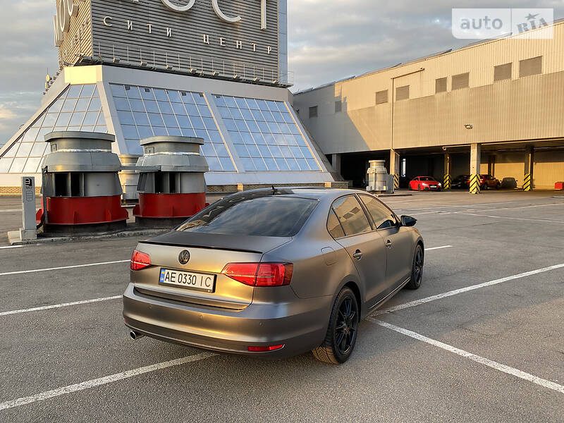 Седан Volkswagen Jetta 2016 в Днепре