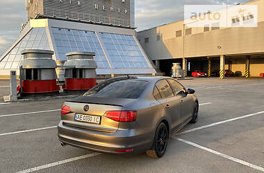 Седан Volkswagen Jetta 2016 в 