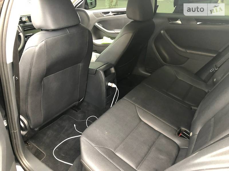 Седан Volkswagen Jetta 2011 в Днепре