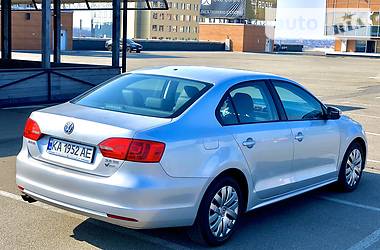 Седан Volkswagen Jetta 2011 в 