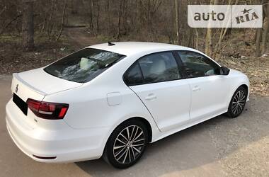 Седан Volkswagen Jetta 2016 в 