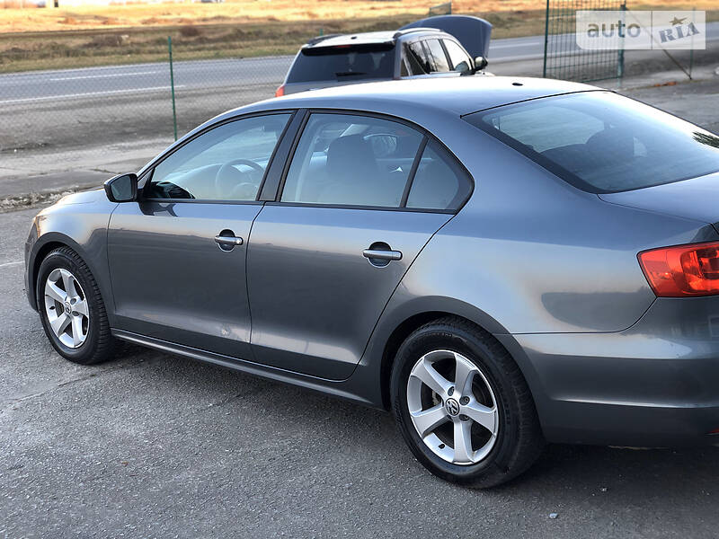 Седан Volkswagen Jetta 2012 в Івано-Франківську
