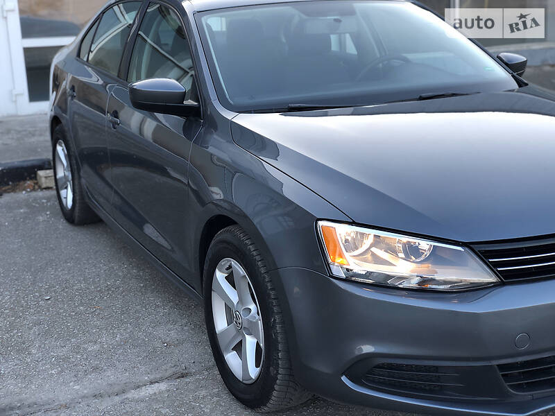Седан Volkswagen Jetta 2012 в Івано-Франківську