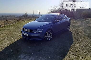 Седан Volkswagen Jetta 2015 в 