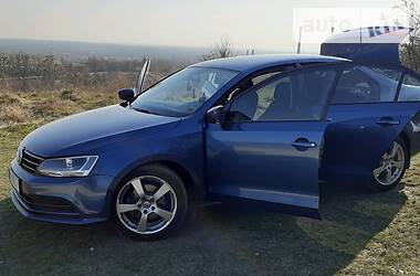 Седан Volkswagen Jetta 2015 в 