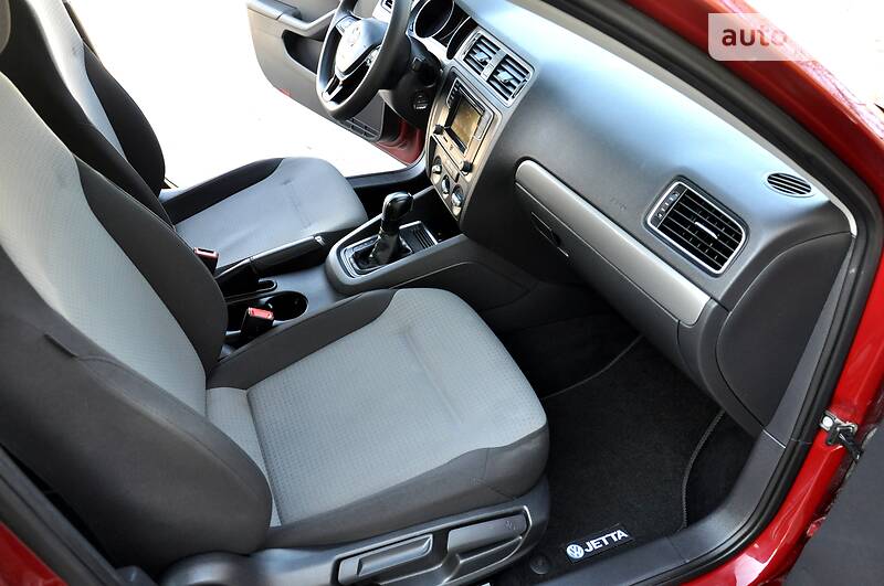 Седан Volkswagen Jetta 2017 в Львові