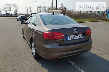Седан Volkswagen Jetta 2013 в 