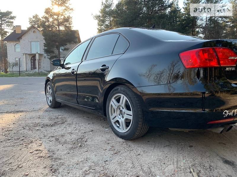 Седан Volkswagen Jetta 2013 в Києві