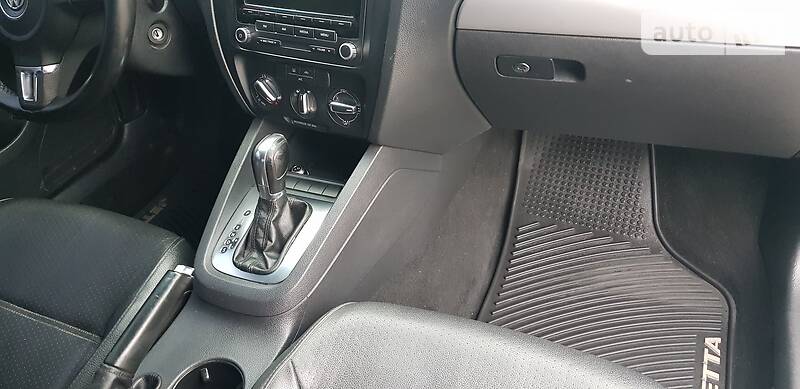 Седан Volkswagen Jetta 2012 в Києві