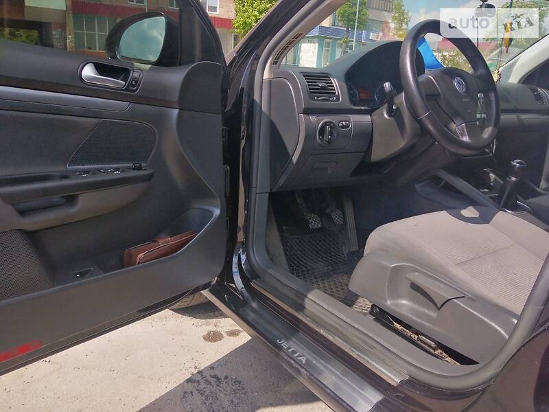 Седан Volkswagen Jetta 2006 в Старокостянтинові