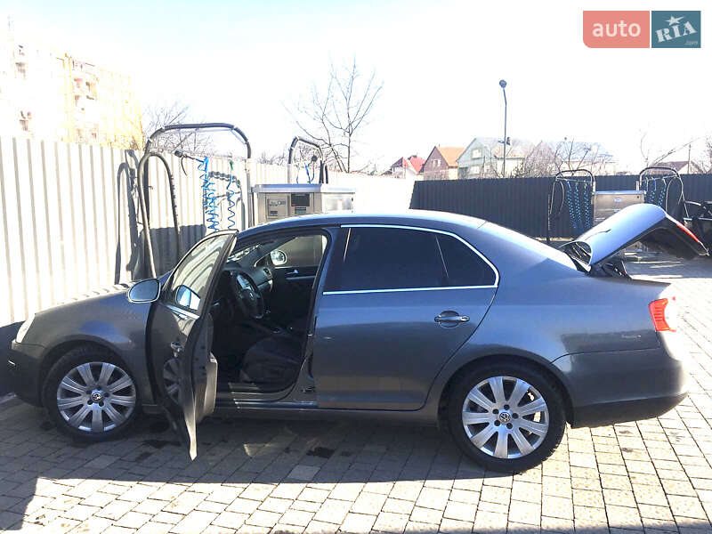 Седан Volkswagen Jetta 2007 в Ужгороде