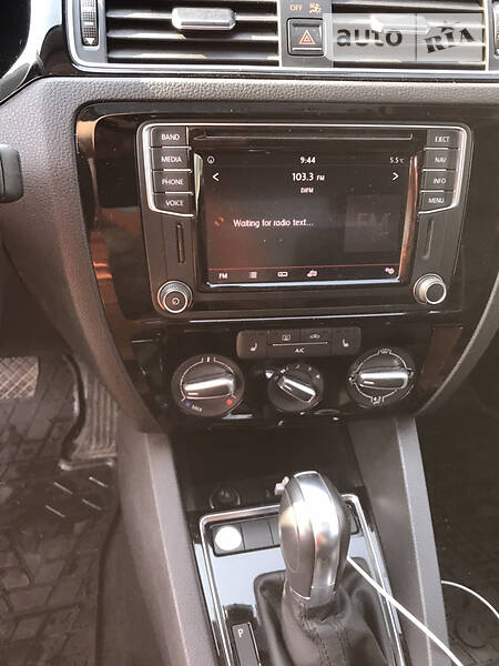 Седан Volkswagen Jetta 2015 в Дніпрі