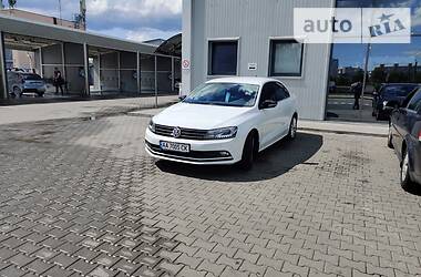 Седан Volkswagen Jetta 2016 в 