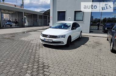 Седан Volkswagen Jetta 2016 в 