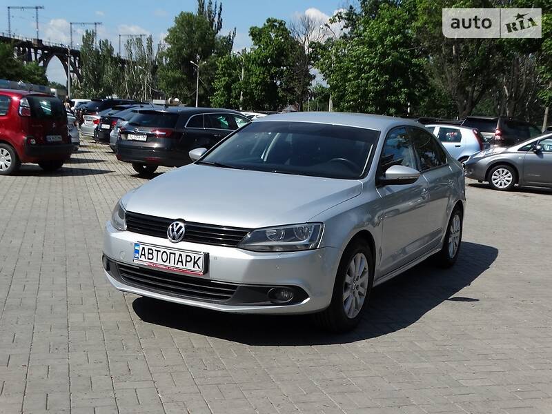 Седан Volkswagen Jetta 2012 в Дніпрі