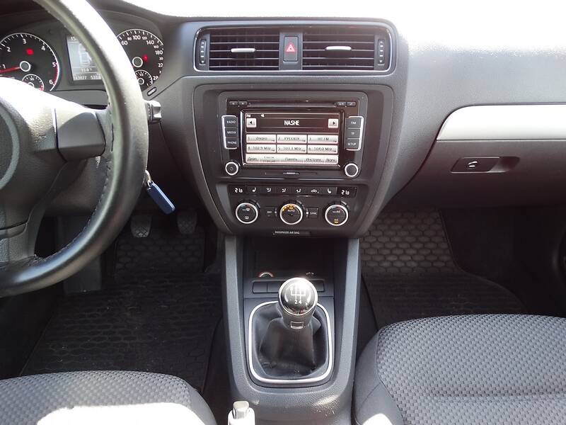 Седан Volkswagen Jetta 2012 в Дніпрі