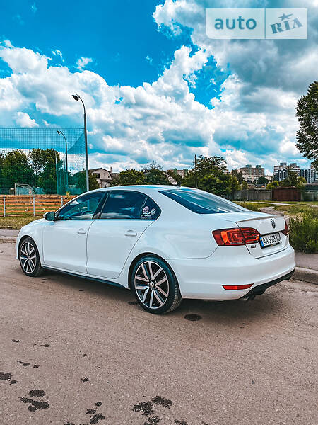 Седан Volkswagen Jetta 2014 в Києві