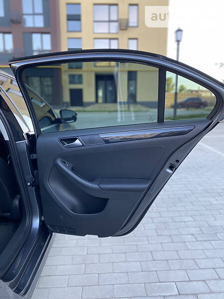 Седан Volkswagen Jetta 2015 в Києві