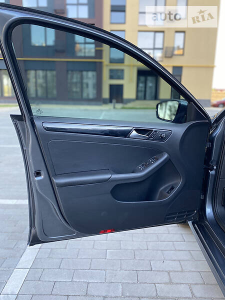 Седан Volkswagen Jetta 2015 в Києві