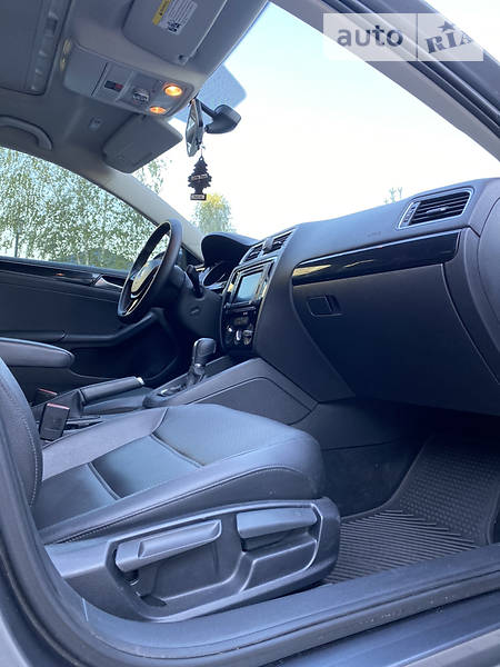 Седан Volkswagen Jetta 2015 в Києві