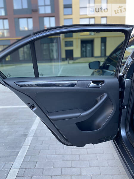Седан Volkswagen Jetta 2015 в Києві