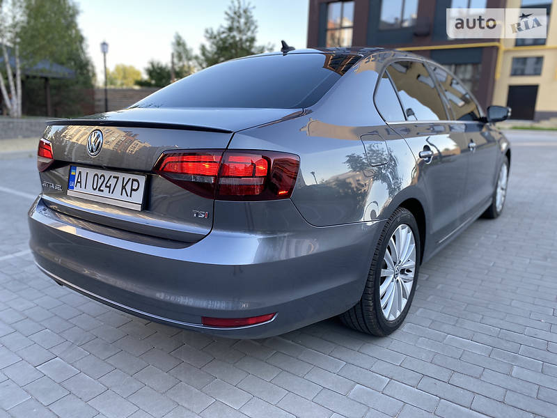 Седан Volkswagen Jetta 2015 в Києві
