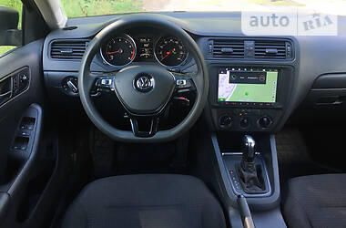 Седан Volkswagen Jetta 2016 в 