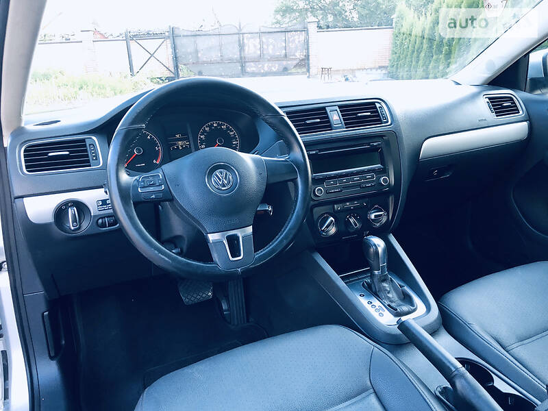 Седан Volkswagen Jetta 2011 в Луцьку