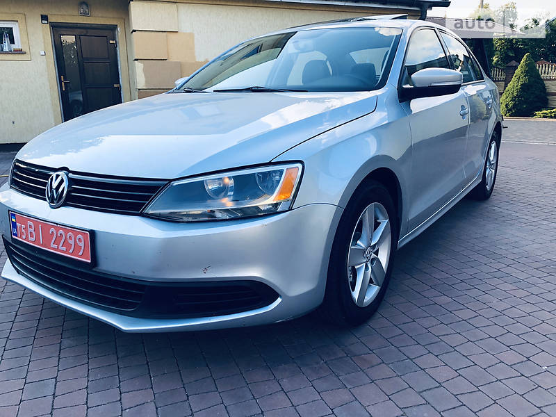 Седан Volkswagen Jetta 2011 в Луцьку