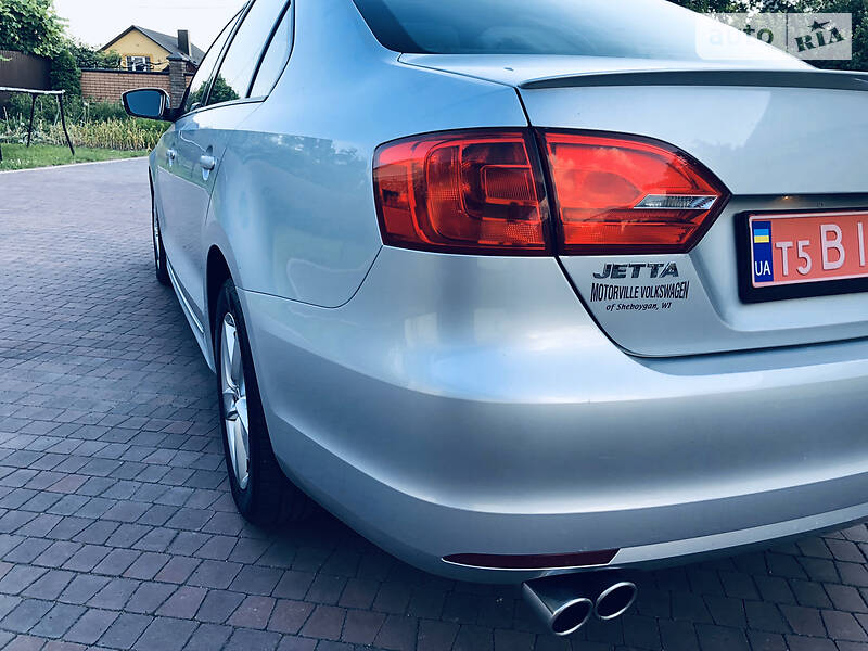 Седан Volkswagen Jetta 2011 в Луцьку