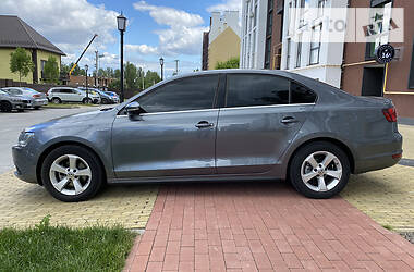 Седан Volkswagen Jetta 2013 в 