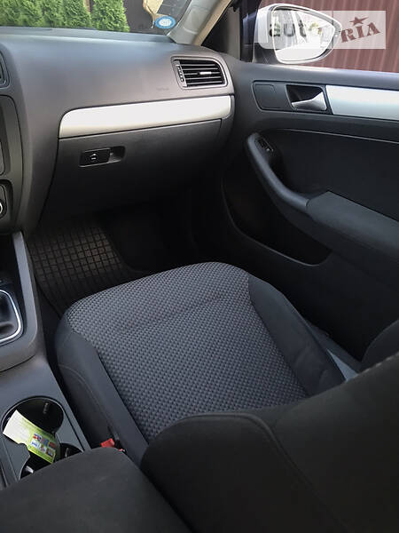 Седан Volkswagen Jetta 2012 в Ужгороді фото 16 Седан Volkswagen Jetta 2012 в Ужгороді