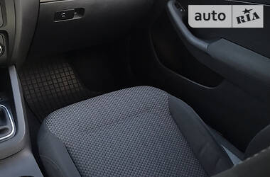 Седан Volkswagen Jetta 2012 в 
