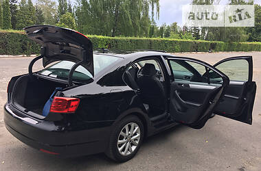 Седан Volkswagen Jetta 2012 в 