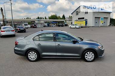Седан Volkswagen Jetta 2016 в 