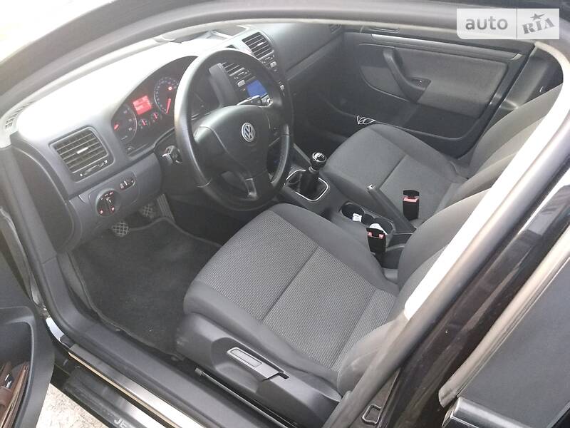 Седан Volkswagen Jetta 2006 в Старокостянтинові