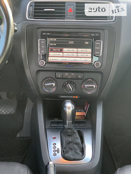 Седан Volkswagen Jetta 2012 в Днепре