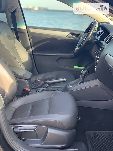 Седан Volkswagen Jetta 2012 в Днепре